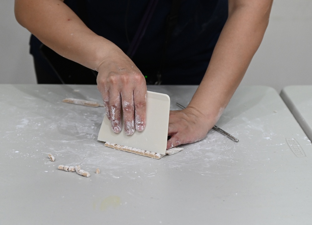 新竹金牌農村一日遊｜新城社區 寶山新城風糖 蔗糖農事體驗、砍甘蔗、DIY黑糖粉圓、甘蔗冰沙、割稻飯！
