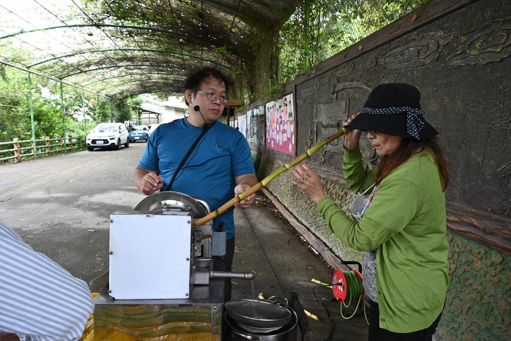 新竹金牌農村一日遊｜新城社區 寶山新城風糖 蔗糖農事體驗、砍甘蔗、DIY黑糖粉圓、甘蔗冰沙、割稻飯！