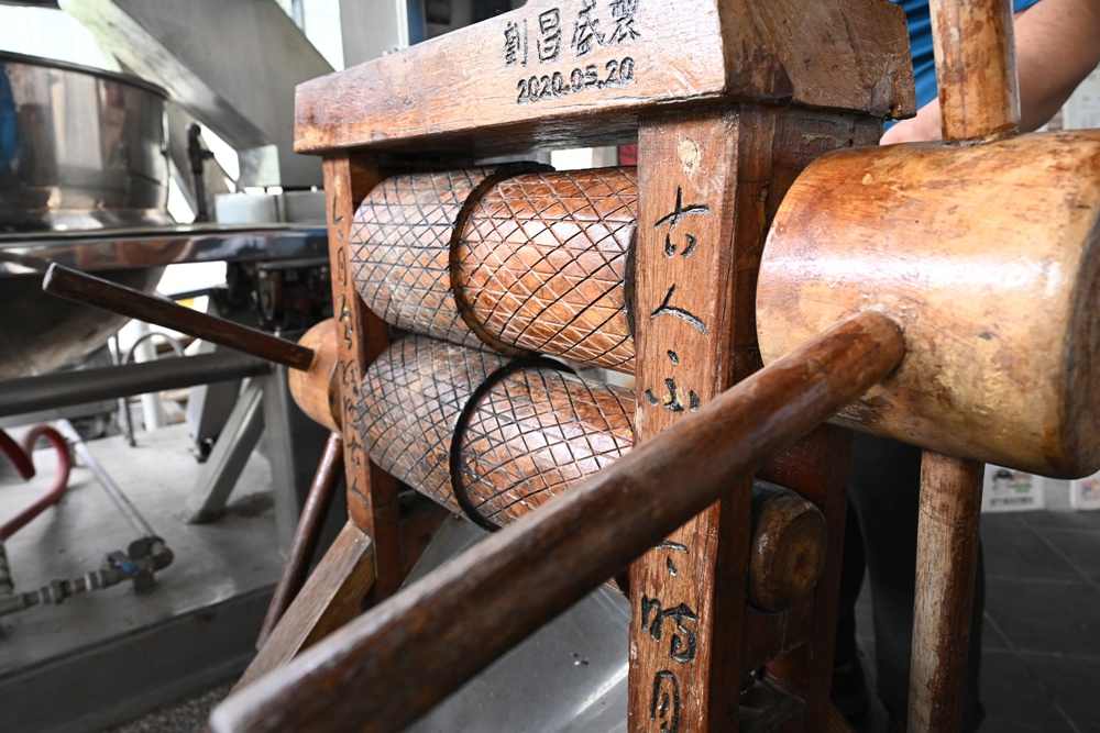 新竹金牌農村一日遊｜新城社區 寶山新城風糖 蔗糖農事體驗、砍甘蔗、DIY黑糖粉圓、甘蔗冰沙、割稻飯！