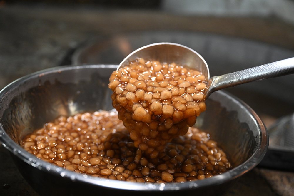 新竹金牌農村一日遊｜新城社區 寶山新城風糖 蔗糖農事體驗、砍甘蔗、DIY黑糖粉圓、甘蔗冰沙、割稻飯！