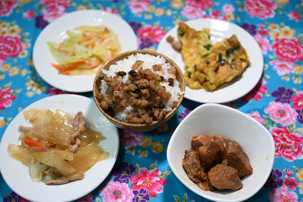 新竹金牌農村一日遊｜新城社區 寶山新城風糖 蔗糖農事體驗、砍甘蔗、DIY黑糖粉圓、甘蔗冰沙、割稻飯！