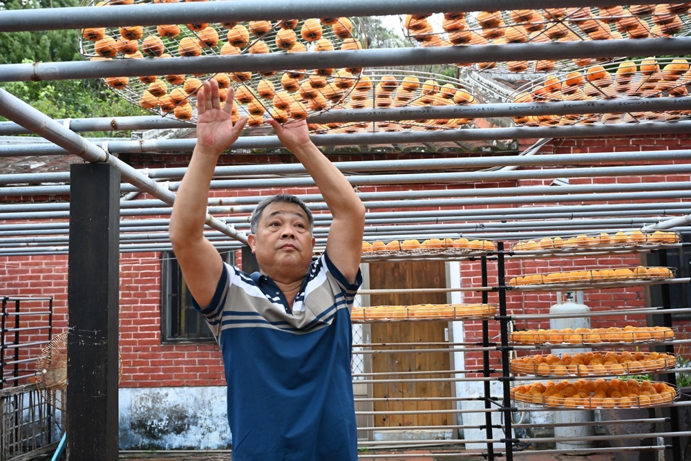 新竹金牌農村一日遊|旱坑社區 金漢柿餅教育農園 認識柿子、懂柿、剪黏美學工藝DIY! 新竹金牌農村一日遊|旱坑社區 金漢柿餅教育農園 認識柿子、懂柿、剪黏美學工藝DIY!