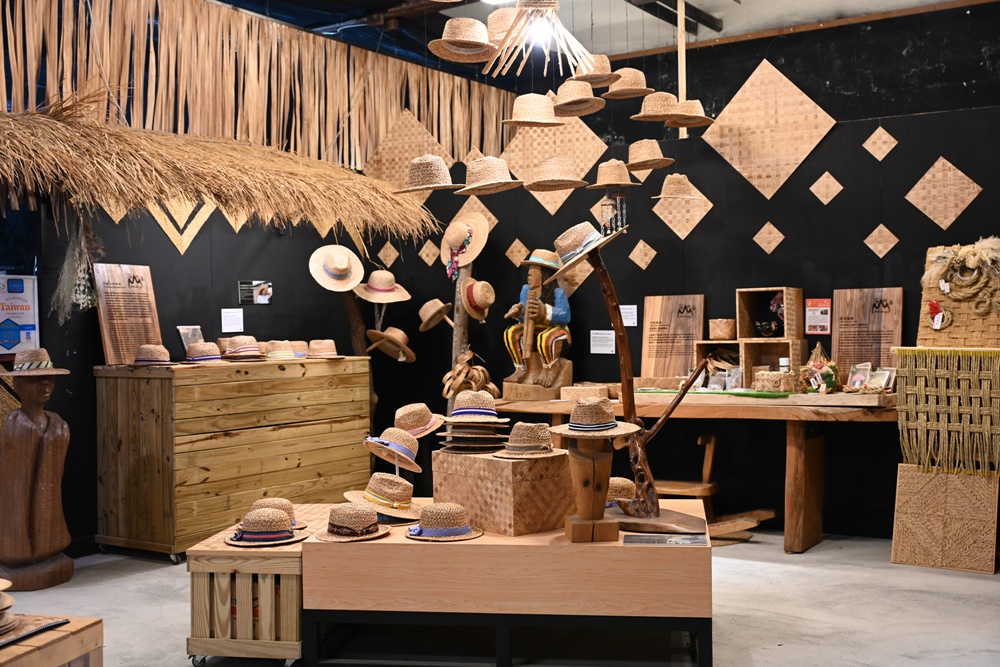 台東一日遊│台東糖廠 月桃部落-石山倉庫 稻草御守DIY、稻草鬥貓棒、月桃草帽! 台東一日遊│台東糖廠 月桃部落-石山倉庫 稻草御守DIY、稻草鬥貓棒、月桃草帽!