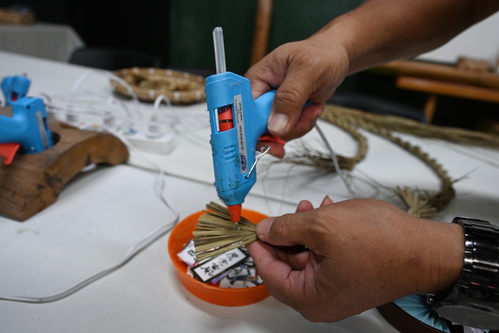 台東一日遊│台東糖廠 月桃部落-石山倉庫 稻草御守DIY、稻草鬥貓棒、月桃草帽! 台東一日遊│台東糖廠 月桃部落-石山倉庫 稻草御守DIY、稻草鬥貓棒、月桃草帽!