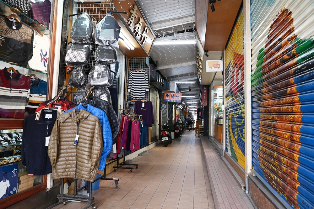 高雄鹽埕一日遊｜堀江商場老店、古著、鹽埕美食尋寶攻略！