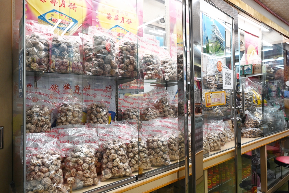 高雄鹽埕一日遊｜堀江商場老店、古著、鹽埕美食尋寶攻略！