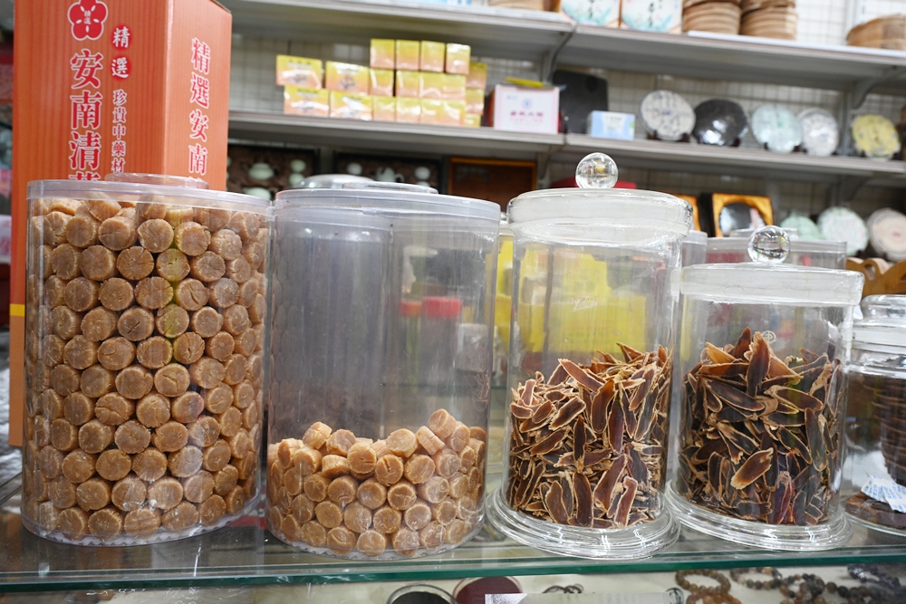 高雄鹽埕一日遊｜堀江商場老店、古著、鹽埕美食尋寶攻略！