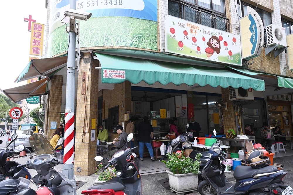 高雄鹽埕一日遊｜堀江商場老店、古著、鹽埕美食尋寶攻略！