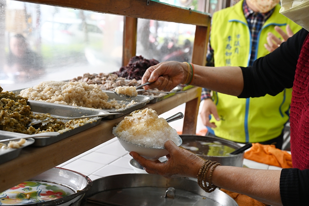 高雄鹽埕一日遊｜堀江商場老店、古著、鹽埕美食尋寶攻略！