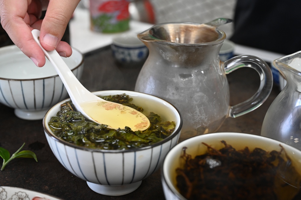 台東一日遊｜新元昌紅茶產業文化館 參觀茶園、茶廠、評鑑、擂茶！