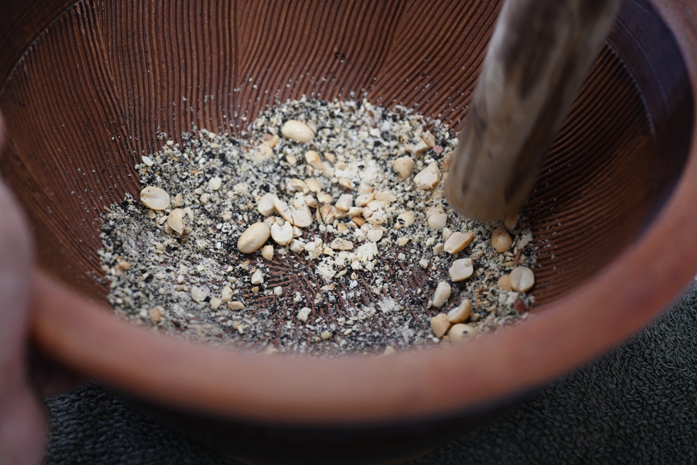 台東一日遊｜新元昌紅茶產業文化館 參觀茶園、茶廠、評鑑、擂茶！