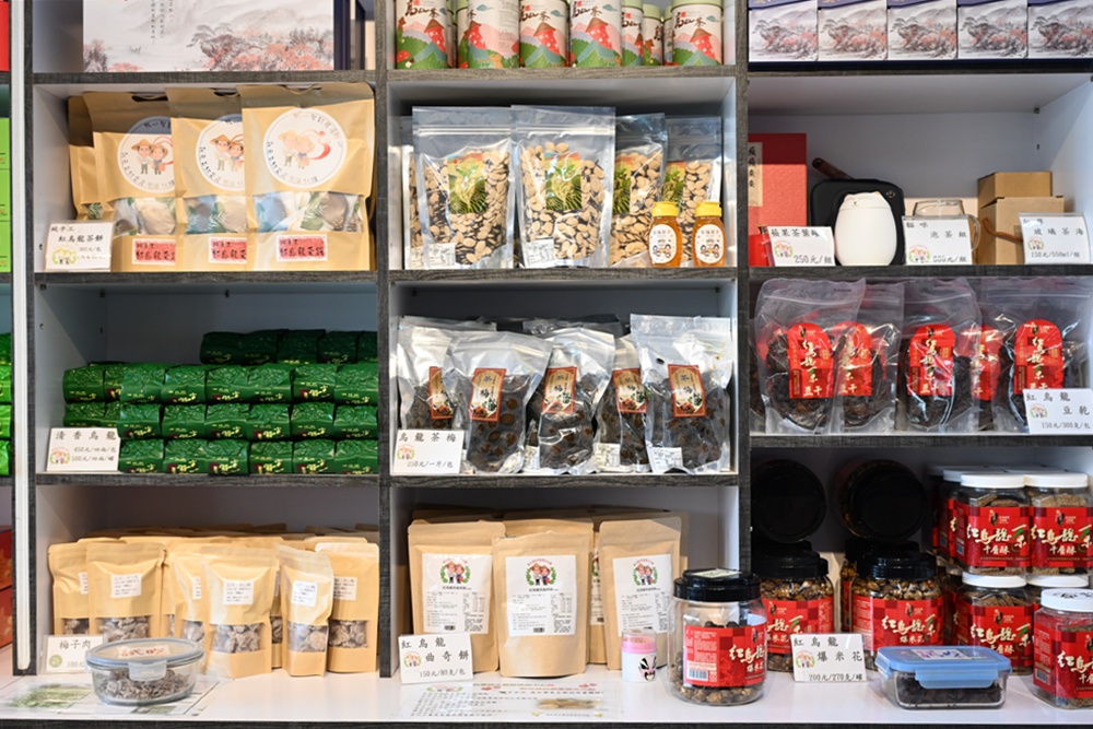 台東一日遊｜新元昌紅茶產業文化館 參觀茶園、茶廠、評鑑、擂茶！