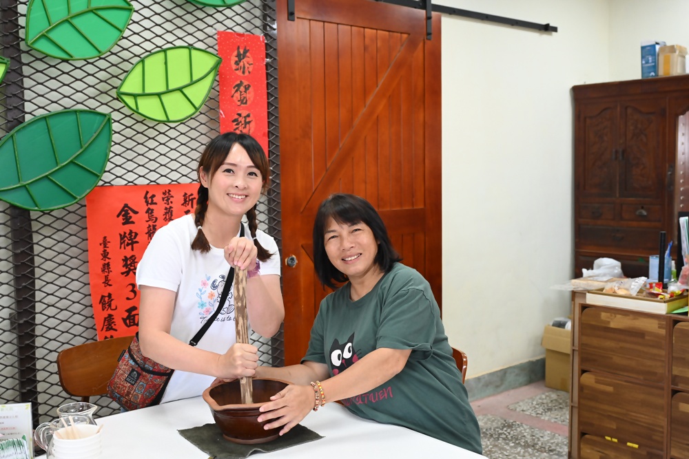 台東一日遊｜新元昌紅茶產業文化館 參觀茶園、茶廠、評鑑、擂茶！