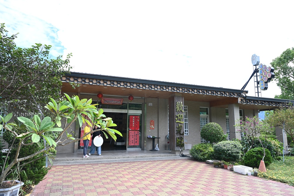 台東一日遊|蜜蜂盒子Bee Box 近距離觀察蜜蜂、品嘗香甜蜂巢蜜、DIY蜂蠟紫草膏! 台東一日遊|蜜蜂盒子Bee Box 近距離觀察蜜蜂、品嘗香甜蜂巢蜜、DIY蜂蠟紫草膏!