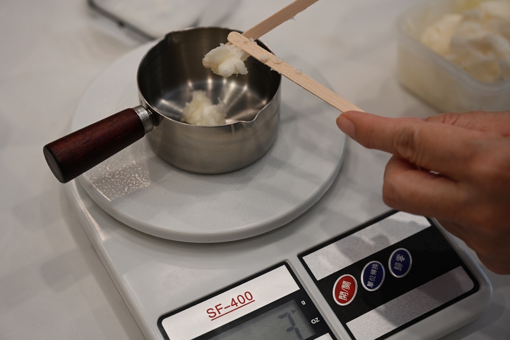 台東一日遊|蜜蜂盒子Bee Box 近距離觀察蜜蜂、品嘗香甜蜂巢蜜、DIY蜂蠟紫草膏! 台東一日遊|蜜蜂盒子Bee Box 近距離觀察蜜蜂、品嘗香甜蜂巢蜜、DIY蜂蠟紫草膏!