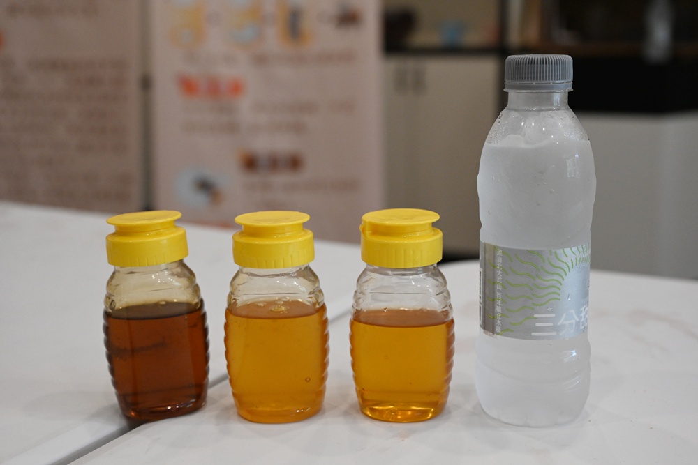 台東一日遊|蜜蜂盒子Bee Box 近距離觀察蜜蜂、品嘗香甜蜂巢蜜、DIY蜂蠟紫草膏! 台東一日遊|蜜蜂盒子Bee Box 近距離觀察蜜蜂、品嘗香甜蜂巢蜜、DIY蜂蠟紫草膏!