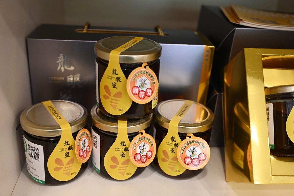 台東一日遊|蜜蜂盒子Bee Box 近距離觀察蜜蜂、品嘗香甜蜂巢蜜、DIY蜂蠟紫草膏! 台東一日遊|蜜蜂盒子Bee Box 近距離觀察蜜蜂、品嘗香甜蜂巢蜜、DIY蜂蠟紫草膏!