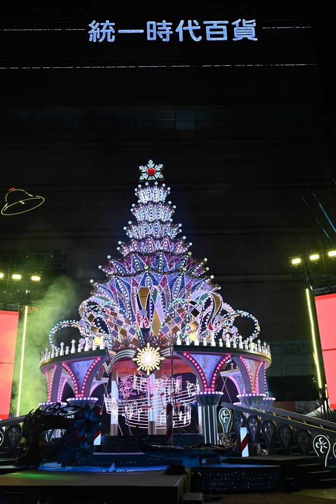 2025高雄統一夢時代 聖誕點燈 浪漫水都「威尼斯」、13米高的聖誕樹「Purple Wish」！