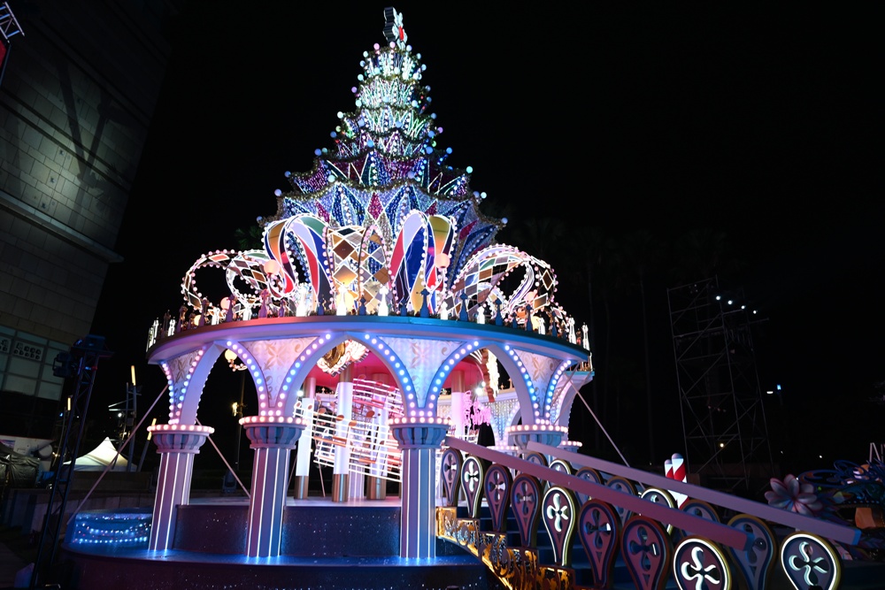 2025高雄統一夢時代 聖誕點燈 浪漫水都「威尼斯」、13米高的聖誕樹「Purple Wish」！