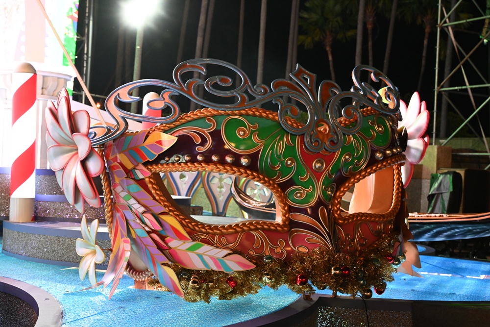 2025高雄統一夢時代 聖誕點燈 浪漫水都「威尼斯」、13米高的聖誕樹「Purple Wish」！