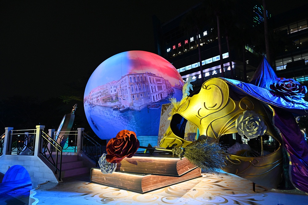 2025高雄統一夢時代 聖誕點燈 浪漫水都「威尼斯」、13米高的聖誕樹「Purple Wish」！