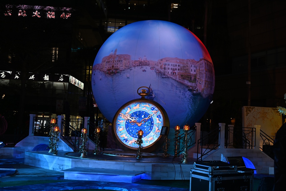 2025高雄統一夢時代 聖誕點燈 浪漫水都「威尼斯」、13米高的聖誕樹「Purple Wish」！