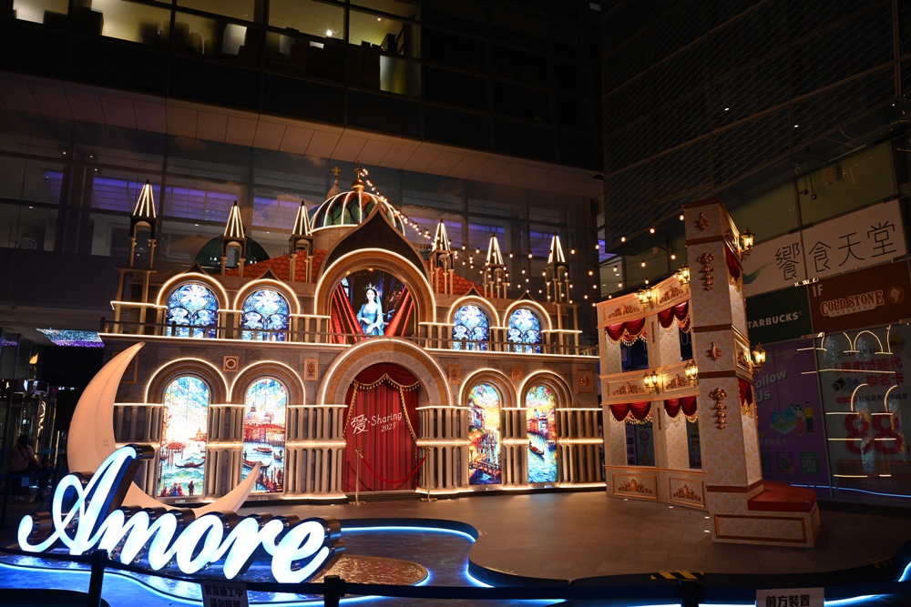 2025高雄統一夢時代 聖誕點燈 浪漫水都「威尼斯」、13米高的聖誕樹「Purple Wish」！