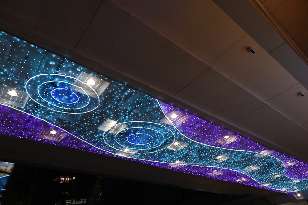 2025高雄統一夢時代 聖誕點燈 浪漫水都「威尼斯」、13米高的聖誕樹「Purple Wish」！