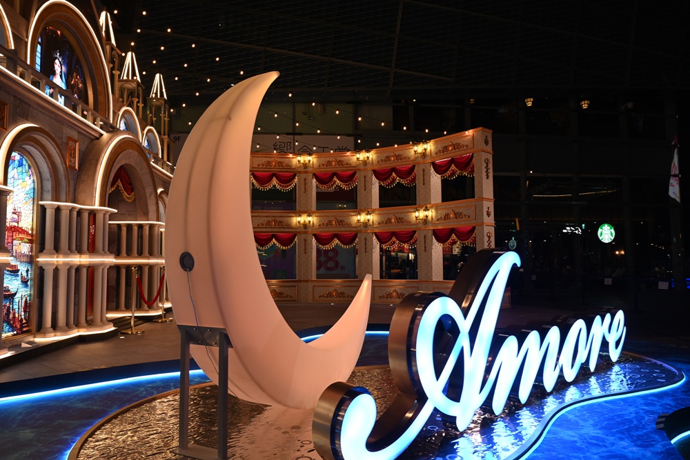 2025高雄統一夢時代 聖誕點燈 浪漫水都「威尼斯」、13米高的聖誕樹「Purple Wish」！