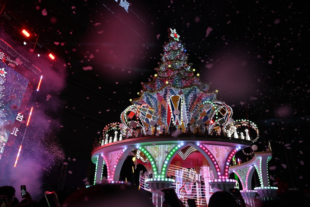 2025高雄統一夢時代 聖誕點燈 浪漫水都「威尼斯」、13米高的聖誕樹「Purple Wish」！