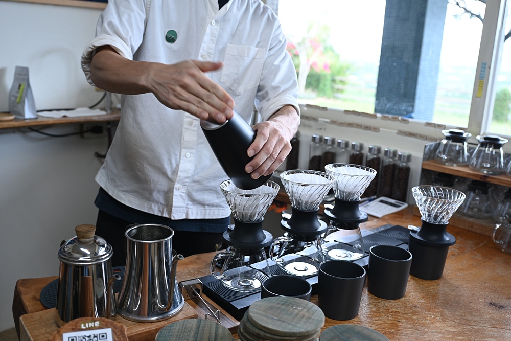 台東最美景觀咖啡！林道咖啡烘豆工作室 Leading Coffee 試飲精品咖啡、享受專業品咖體驗！坐擁360度無敵山海美景！