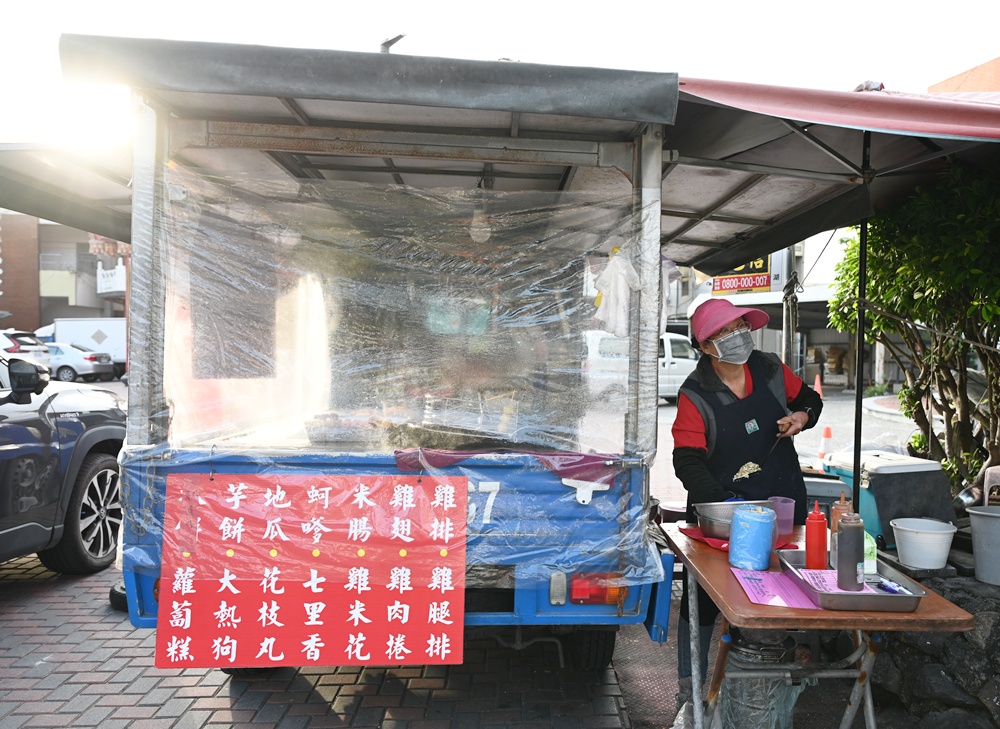 口湖美食。金湖廟口蚵嗲 香脆多汁、地瓜片也很推薦！