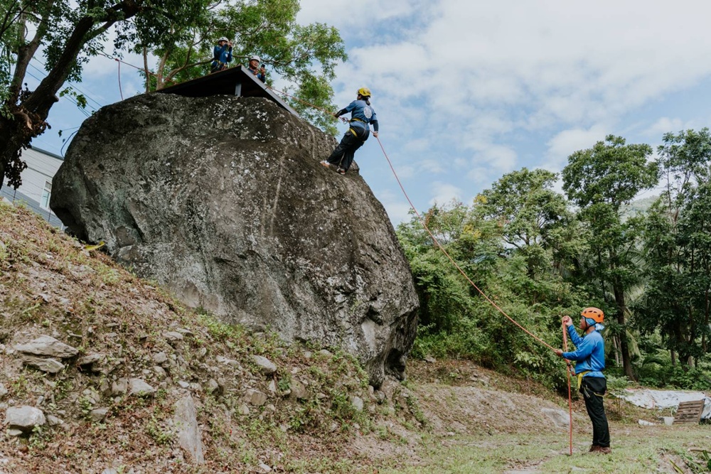 台東景觀餐廳推薦。伴山邀複合式餐飲 180度山景 x 原住民風味餐 x 攀樹、攀岩、繩索垂降
