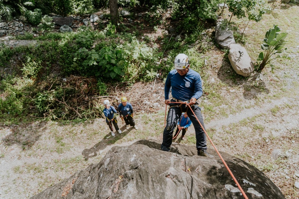 台東景觀餐廳推薦。伴山邀複合式餐飲 180度山景 x 原住民風味餐 x 攀樹、攀岩、繩索垂降