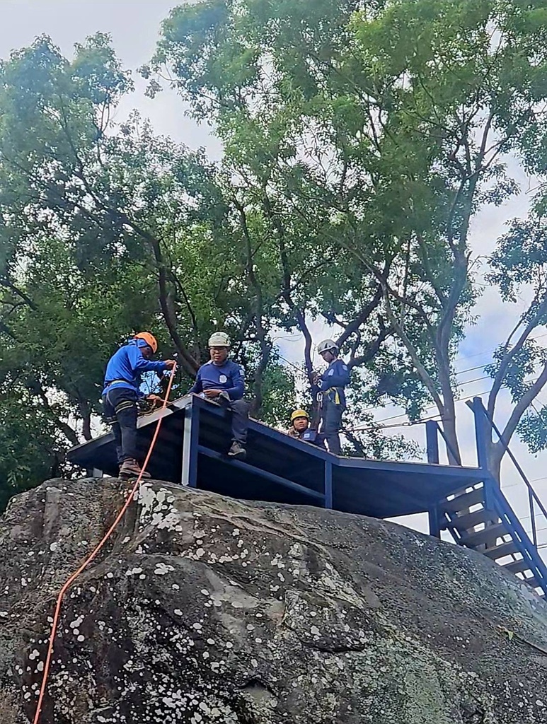 台東景觀餐廳推薦。伴山邀複合式餐飲 180度山景 x 原住民風味餐 x 攀樹、攀岩、繩索垂降