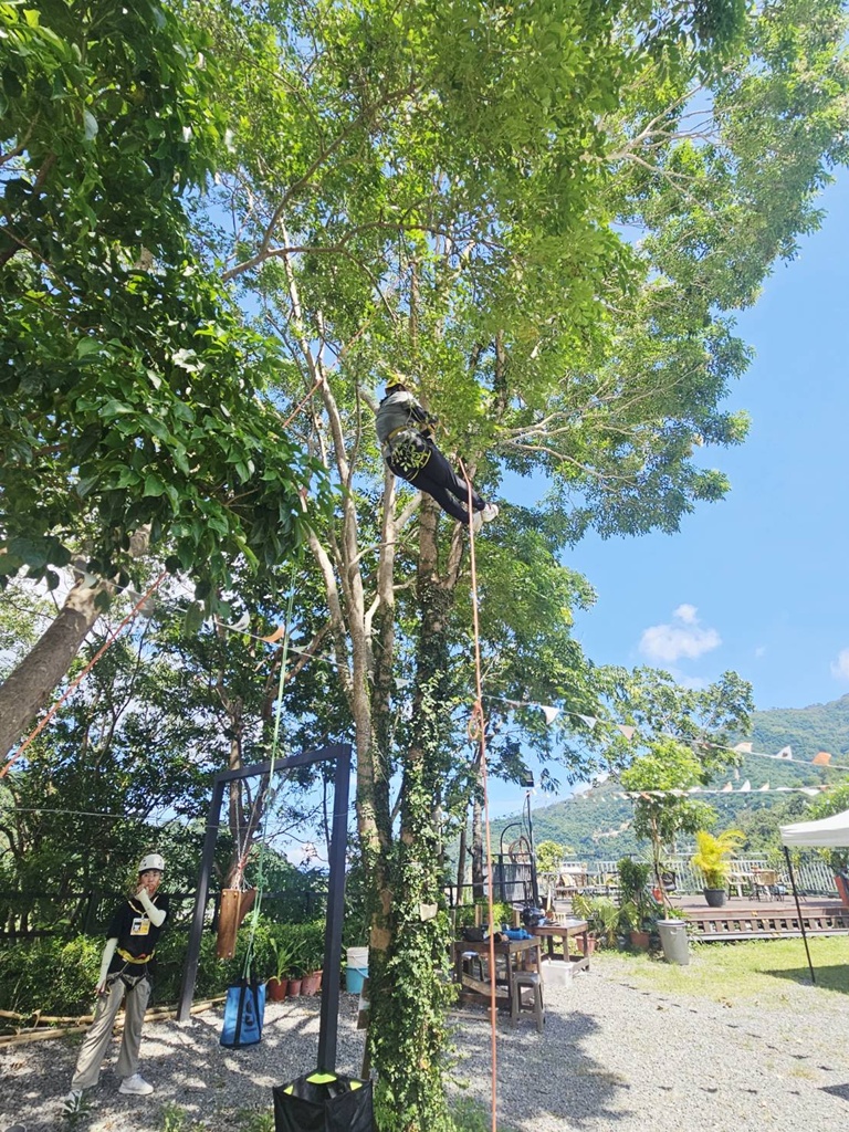 台東景觀餐廳推薦。伴山邀複合式餐飲 180度山景 x 原住民風味餐 x 攀樹、攀岩、繩索垂降