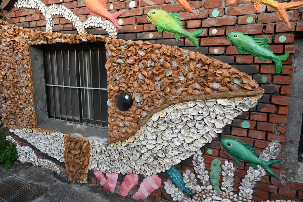 雲林口湖私房景點｜金湖聚落「蚵貝藝術牆」散步秘境！