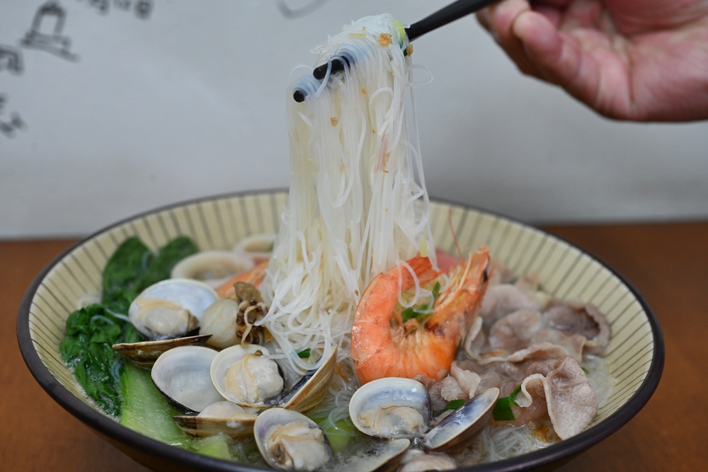 雲林美食。金湖冰室 澎派海鮮麵、古早味蜜餞四果冰！