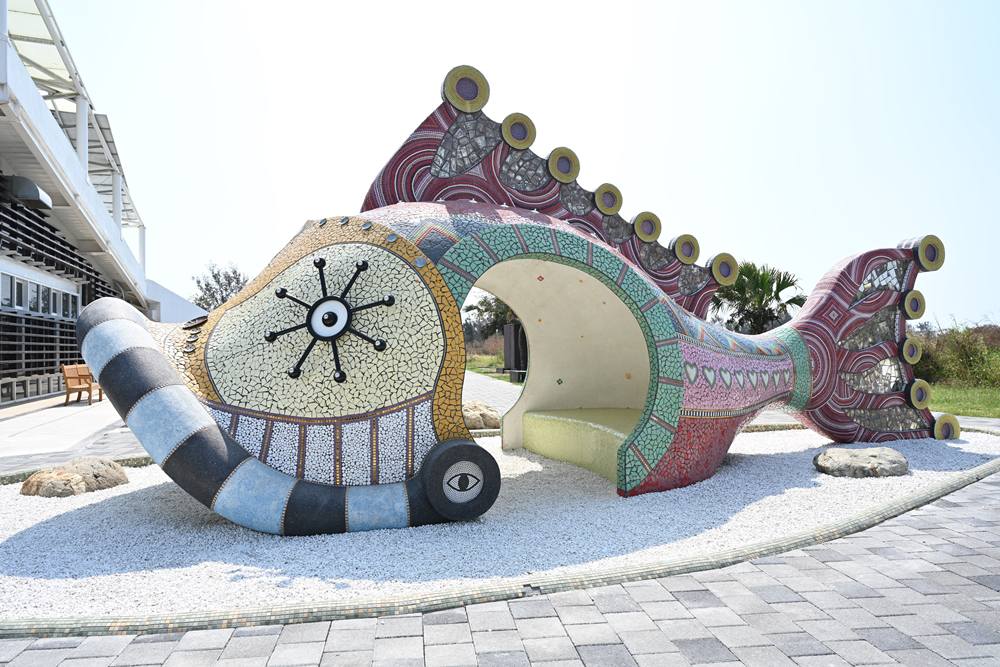 雲林口湖必訪景點｜口湖遊客中心 甘苦人魅力農店 在地伴手禮、甘苦人套餐、烏金鰻魚套餐、美拍地景藝術 一次滿足！