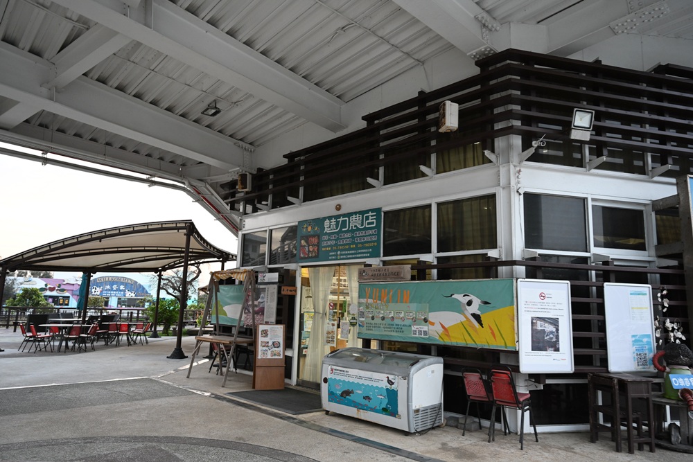 雲林口湖必訪景點｜口湖遊客中心 甘苦人魅力農店 在地伴手禮、甘苦人套餐、烏金鰻魚套餐、美拍地景藝術 一次滿足！