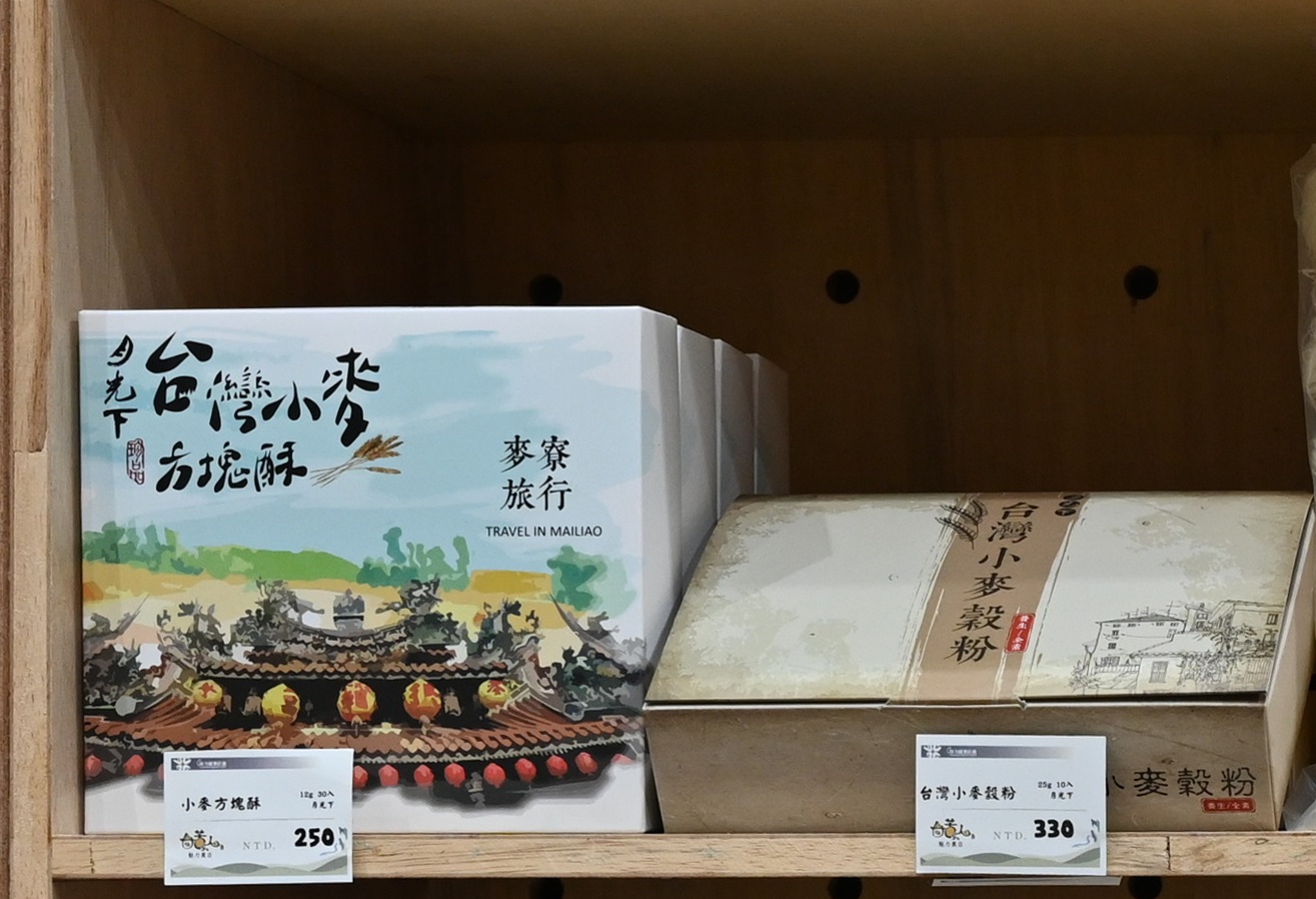 雲林口湖必訪景點｜口湖遊客中心 甘苦人魅力農店 在地伴手禮、甘苦人套餐、烏金鰻魚套餐、美拍地景藝術 一次滿足！