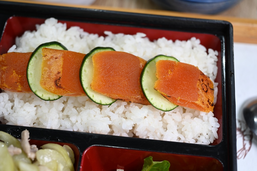 雲林口湖必訪景點｜口湖遊客中心 甘苦人魅力農店 在地伴手禮、甘苦人套餐、烏金鰻魚套餐、美拍地景藝術 一次滿足！