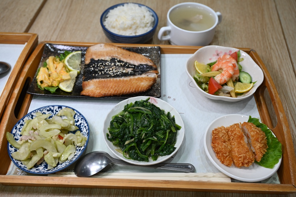 雲林口湖必訪景點｜口湖遊客中心 甘苦人魅力農店 在地伴手禮、甘苦人套餐、烏金鰻魚套餐、美拍地景藝術 一次滿足！