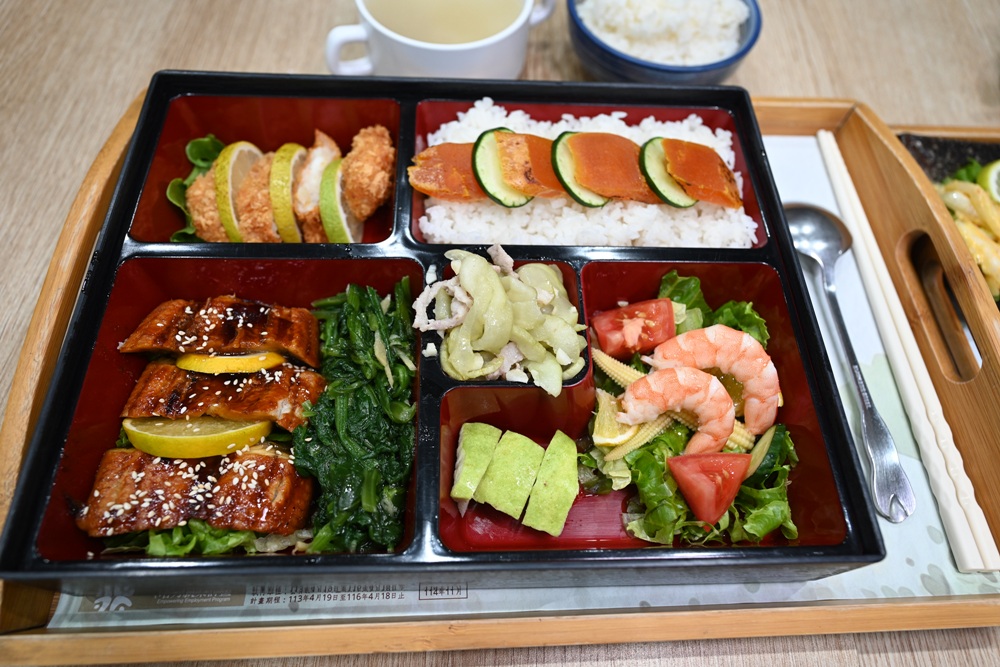 雲林口湖必訪景點｜口湖遊客中心 甘苦人魅力農店 在地伴手禮、甘苦人套餐、烏金鰻魚套餐、美拍地景藝術 一次滿足！