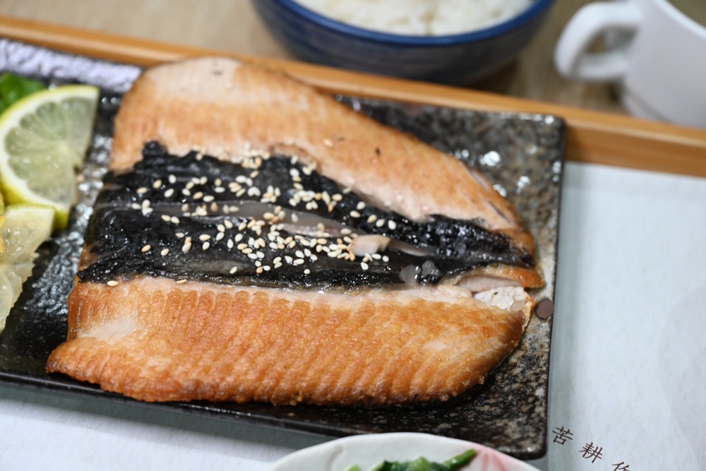 雲林口湖必訪景點｜口湖遊客中心 甘苦人魅力農店 在地伴手禮、甘苦人套餐、烏金鰻魚套餐、美拍地景藝術 一次滿足！