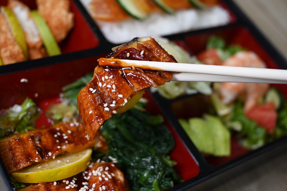 雲林口湖必訪景點｜口湖遊客中心 甘苦人魅力農店 在地伴手禮、甘苦人套餐、烏金鰻魚套餐、美拍地景藝術 一次滿足！