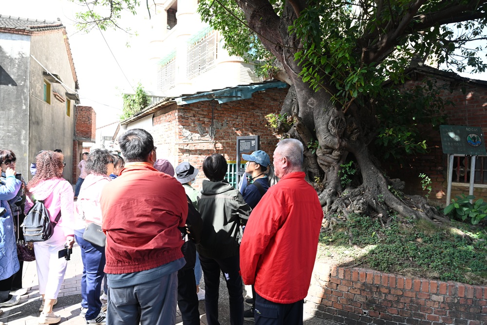 雲林一日遊。椬梧聚落散策、椬梧映月塘、湖口飯吃、水林小黑農 採毛豆、炒黑豆！