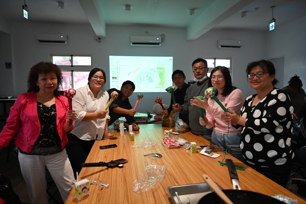 雲林一日遊。椬梧聚落散策、椬梧映月塘、湖口飯吃、水林小黑農 採毛豆、炒黑豆！