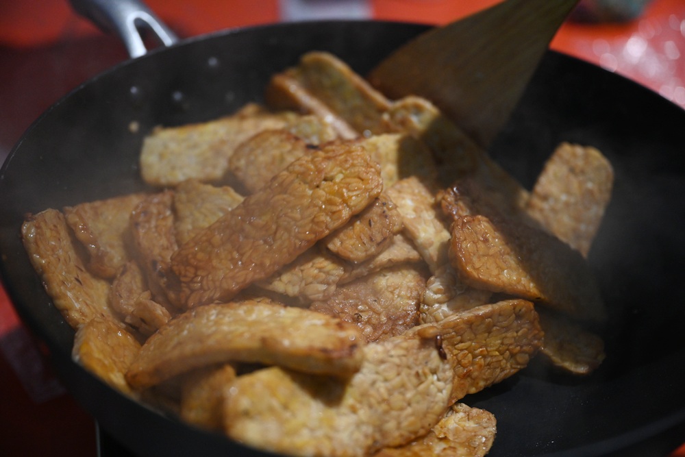 雲林一日遊。椬梧聚落散策、椬梧映月塘、湖口飯吃、水林小黑農 採毛豆、炒黑豆！