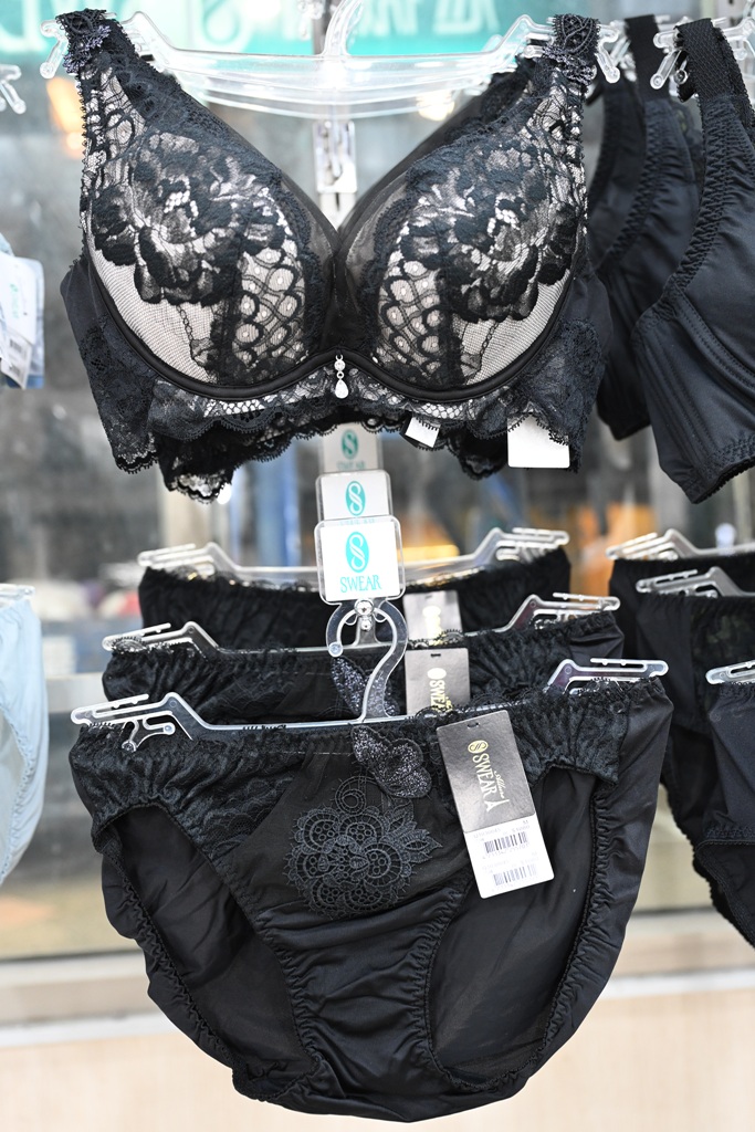 2025 SWEAR 思薇爾內衣廠拍｜台中南屯超殺優惠！無鋼圈無痕、軟鋼圈、運動內衣、調整型、機能內衣、撩波系列、涼感系列、超大尺碼內衣 全面下殺最低價！
